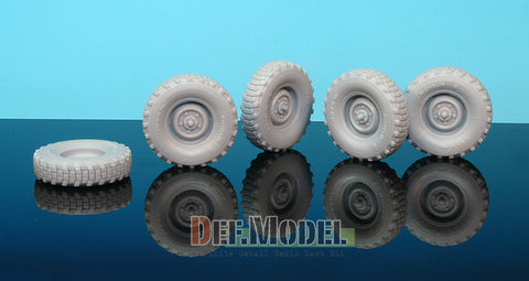 DEFモデル DW35022 1/35 現用 アメリカ RSOV(レンジャー特殊車両)ランドローバー・ディフェンダー 自重変形タイヤセット(ホビーボス 82449用)(4個+スペアタイヤ1個入り,マスキングシール付き)