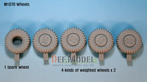 DEFモデル DW35030 1/35 現用 アメリカ M1070 トラックトラクター 自重変形タイヤセット(ホビーボス85502用)(4種各2個入り+スペアタイヤ1個入り,マスキングシール付き)
