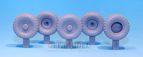 DEFモデル DW35045 1/35 現用 カナダ RG-31 Mk.3 ニアラ 装輪兵員輸送車 自重変形タイヤセット(ミシュランXZL)(キネティック用)(2種各2個入り+スペアタイヤ1個入り,マスキングシール付き)