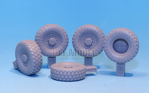 DEFモデル DW35045 1/35 現用 カナダ RG-31 Mk.3 ニアラ 装輪兵員輸送車 自重変形タイヤセット(ミシュランXZL)(キネティック用)(2種各2個入り+スペアタイヤ1個入り,マスキングシール付き)