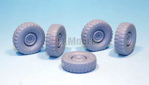 DEFモデル DW35046 1/35 現用 ドイツ ウニモグ 2トン軍用軽トラック 自重変形タイヤセット(レベル用)(2種各2個+スペアタイヤ1個入り,マスキングシール付き)
