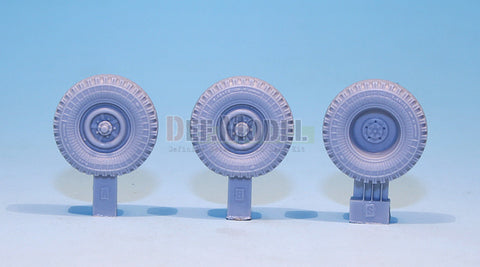 DEFモデル DW35048 1/35 現用 ソビエト/ロシア UAZ-469 小型車両 自重変形タイヤセット(トランペッター用)(2種各2個+スペアタイヤ1個入り,マスキングシール付き)