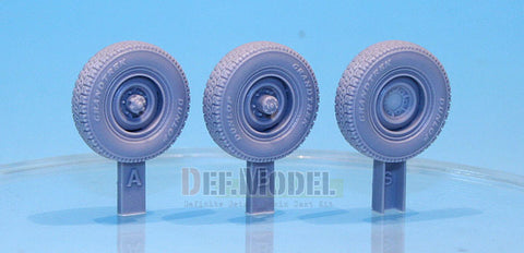 DEFモデル DW35051 1/35 現用 ピックアップトラック タイプ2 自重変形タイヤセット(1)(モンモデルVS-004用)(2種各2個+スペアタイヤ1個入り,マスキングシール付き)