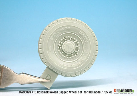DEFモデル DW35099 1/35 現用 ポーランド KTO ロソマク 8輪装甲車 自重変形タイヤセット(ノキアンMPT)(IBG用)(8種各1個入り,マスキングシール付き)