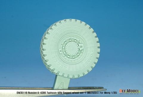 DEFモデル DW35118 1/35 現用 ロシア K-4386 タイフーン VDV(空挺隊)装輪装甲車 自重変形タイヤセット(1)(ミシュラン)(モンモデル用)(2種各2個入り,マスキングシール付き)
