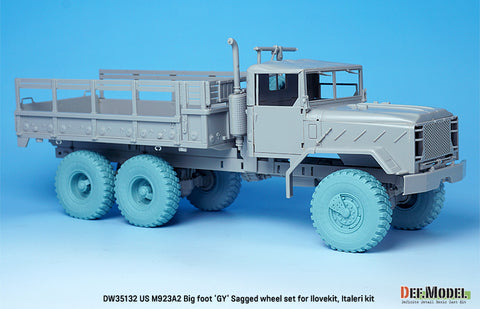 DEFモデル DW35132 1/35 現用 アメリカ M923A2 ビッグフット 大型軍用トラック 自重変形タイヤセット(グッドイヤーAT-2A)(アイラブキット/イタレリ用)(3種各2個+スペアタイヤ1個入り,マスキングシール付き)