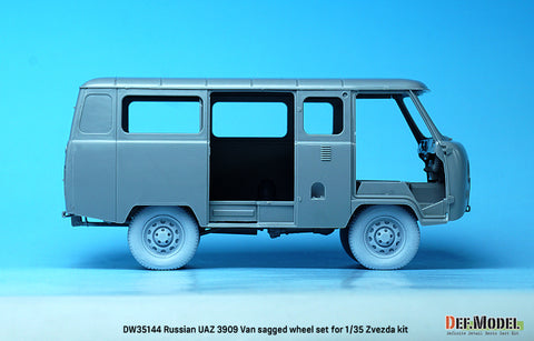 DEFモデル DW35144 1/35 現用 ロシア UAZ-3909 ワンボックスバン 自重変形タイヤセット(民生タイプ)(ズベズダ用)(3種計4個+スペアタイヤ1個入り,マスキングシール付き)