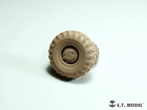 E.T.モデル P35-120 1/35 ロシア BTR-80/80A APC 自重変形タイヤ(ワイドタイプ) トランぺッター用
