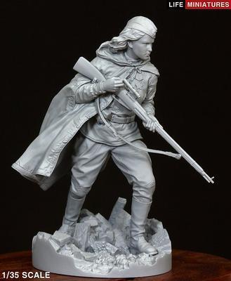 ライフミニチュア LM-35002 1/35 WWII ソビエト赤軍 女性スナイパー (全身)