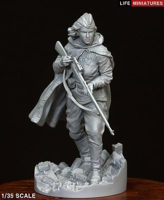 ライフミニチュア LM-35002 1/35 WWII ソビエト赤軍 女性スナイパー (全身)