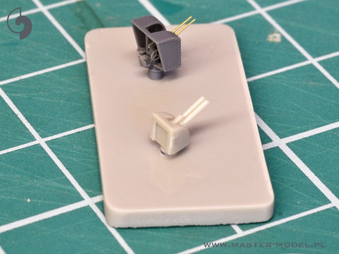 マスター SM-350-118 1/350 フランス軽巡洋艦マルセイエーズの武装 - 152mm(9個)・90mm(8個)・13.2mm(8個)砲身 樹脂製マウント付き(トランペッター用)