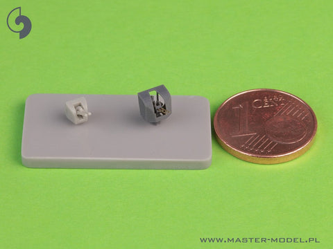 マスター SM-350-118 1/350 フランス軽巡洋艦マルセイエーズの武装 - 152mm(9個)・90mm(8個)・13.2mm(8個)砲身 樹脂製マウント付き(トランペッター用)