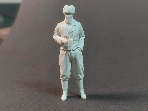 パンツァーアート FI35-182 1/35 WWIIドイツ 冬用コートを着たドイツ戦車士官 No.2