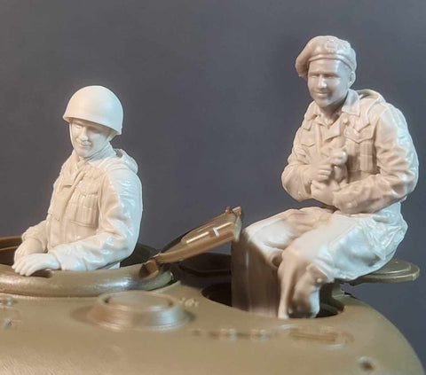 パンツァーアート FI35-215 1/35 WWIIイギリス シャーマン「ファイアフライ」戦車砲塔「ピクシー」スーツ 2体セット