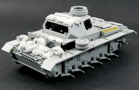 パンツァーアート RE35-140 1/35 WWIIドイツ III号戦車 サンドバッグアーマー(北アフリカ)