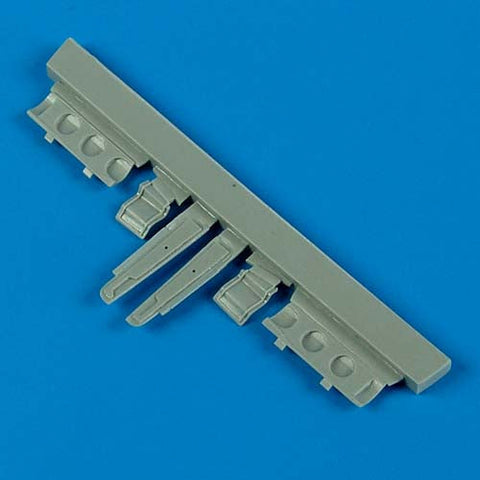 クイックブースト 48449 1/48 P-40 ウォーホーク 脚収納庫カバー(ハセガワ用)