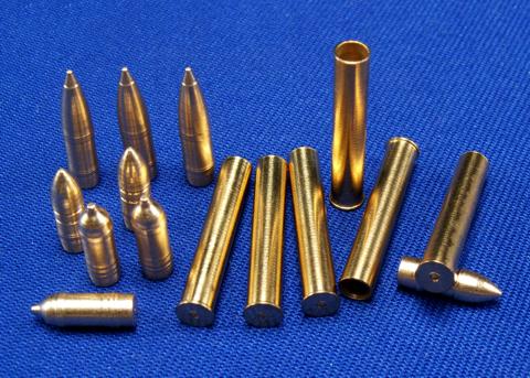 RBモデル 35P29 1/35 カノン砲(122mm)/45口径砲の砲弾セット、徹甲弾3個、対戦車用榴弾3個、榴弾3個、薬莢6個