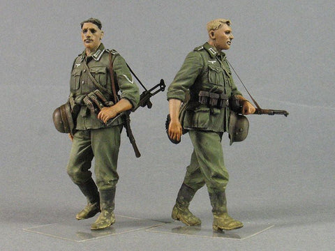 タンクモデル T-35079 1/35 "バルバロッサ作戦" ドイツ 歩兵 98k・ MP-38 2体