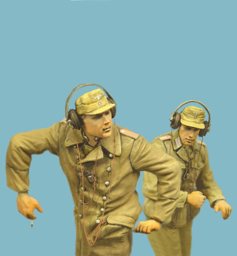 タンクモデル T-35242 1/35 ドイツ、タイガーI の戦車兵(装填手と車長、チュニジア1943年)(2体/1セット)