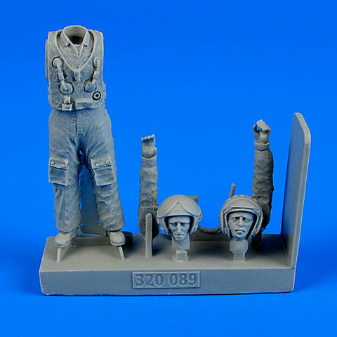 エアロボーナス 320089 1/32 冷戦時代のソビエト パイロット (救命胴衣着)