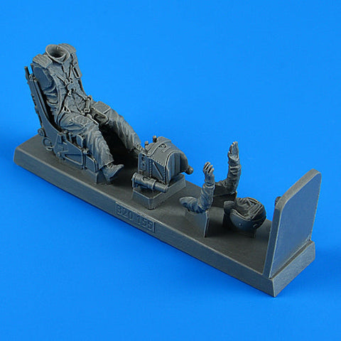 エアロボーナス 320155 1/32 ソビエト パイロット w/ イジェクションシート Su-25用(トランぺッター用)