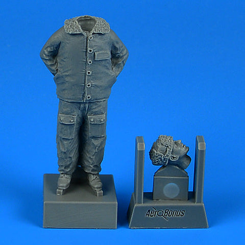 エアロボーナス 320187 1/32 現用ロシア整備士