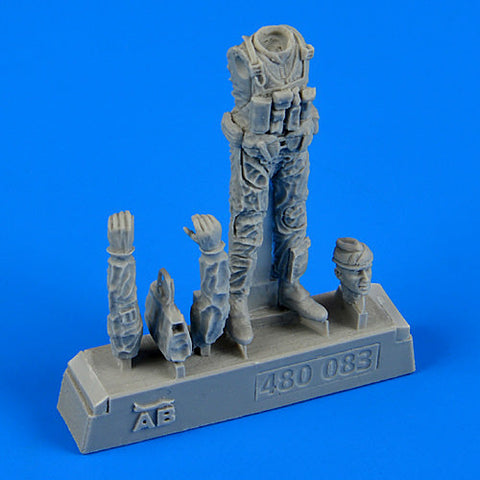 エアロボーナス 480083 1/48 アメリカ海軍 パイロットw/バッグ - ベトナム戦争 1965 - 1973