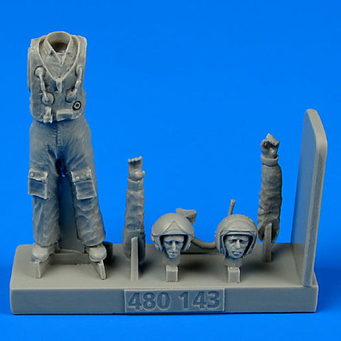 エアロボーナス 480143 1/48 ソビエト軍パイロットw/救命胴衣 (冷戦時代)