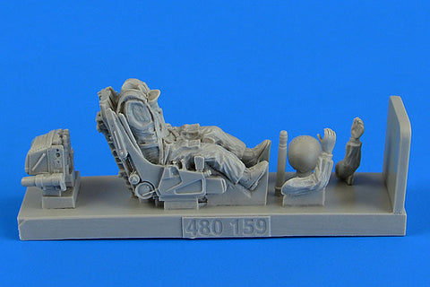 エアロボーナス 480159 1/48 ソビエト空軍 Su-27パイロットw/ K-36射出座席 (アカデミー用)