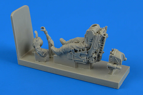 エアロボーナス 480162 1/48 ソビエト空軍 Su-22/25パイロットw/ K-36射出座席 (スマー用)