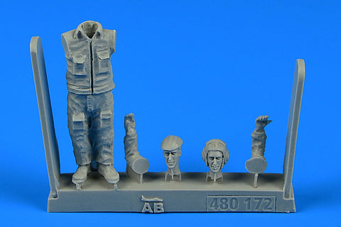 エアロボーナス 480172 1/48 ロシア空軍 飛行機整備士 (冷戦時代) 1