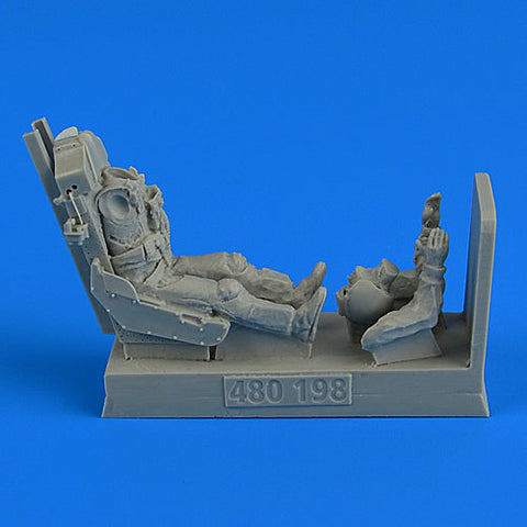 エアロボーナス 480198 1/48 F-5EタイガーII 駐機時 アメリカ空軍パイロット w/射出座席