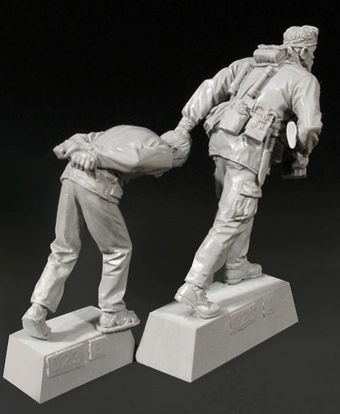 ブラボー6 35023 1/35 ネイビーシールズ(1)と捕虜(2体セット)