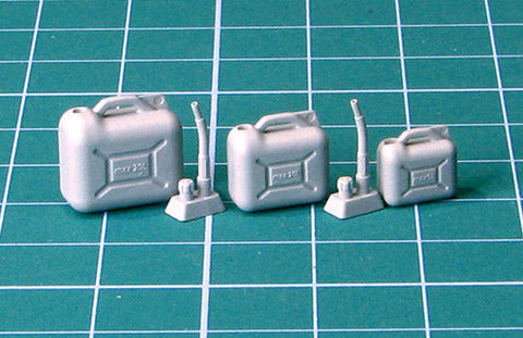 エウレカXXL E-042 1/35 プラスチック製 ジェリ缶 5 l, 10 l & 20 l