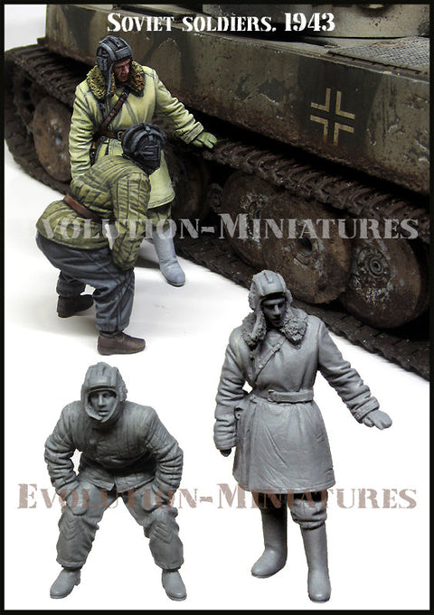 エボリューション EM-35235 1/35 WWII ソビエト 捕獲したタイガー戦車を検分する戦車兵 1943(3)(2体)