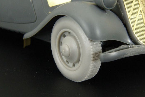 ハウラー HLU35020 1/35 WWII フランス/ドイツ シトロエン11CV スタッフカー レジンホイールセット(タミヤ用)