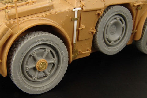 ハウラー HLU35046 1/35 WWII イタリア AB41 装甲偵察車 レジンホイールセット(イタレリ用)
