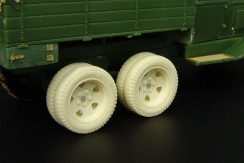 ハウラー HLX48268 1/48 WWII ソビエト GAZ-AAA トラック レジンホイールセット(ユニモデル用)