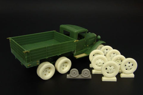 ハウラー HLX48268 1/48 WWII ソビエト GAZ-AAA トラック レジンホイールセット(ユニモデル用)