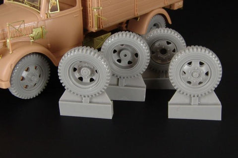 ハウラー HLX48280 1/48 WWII ドイツ オペルブリッツ レジンホイールセット(タミヤ/スーパーモデル用)