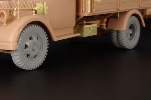 ハウラー HLX48280 1/48 WWII ドイツ オペルブリッツ レジンホイールセット(タミヤ/スーパーモデル用)