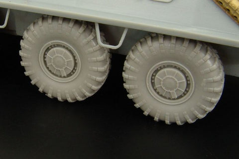 ハウラー HLX48377 1/48 WWII ソビエト BTR-60 装甲兵員輸送車 レジンホイールセット(Mikromir用)