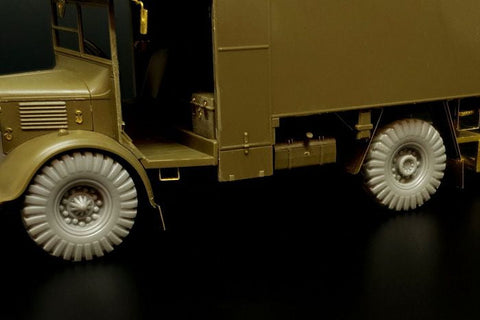 ハウラー HLX48411 1/48 WWII イギリス 2トン 4×2 野戦救急車 レジンホイールセット(タミヤ用)