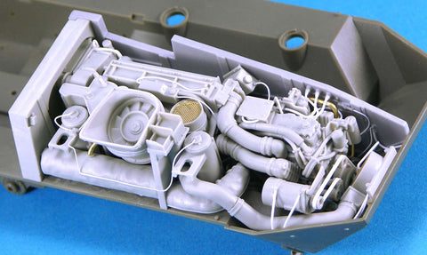 レジェンド LF1220 1/35 ストライカー エンジン セット (トランぺッター)