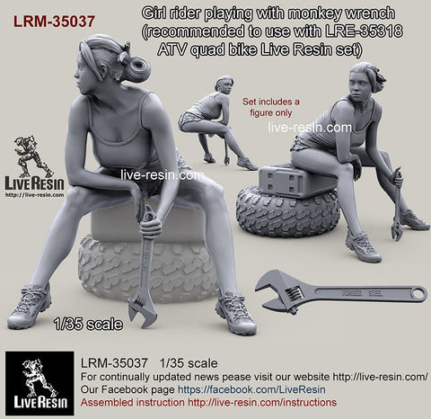 ライブレジン LRM-35037 1/35 女性ライダー モンキーレンチで遊び中