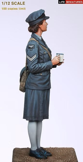 ライフミニチュア LM-12003 1/12 WAAF(イギリス婦人補助空軍)アシスタントセクションリーダー 1940-1941年
