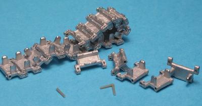 マスタークラブ MTL-35042 1/35 BMP-2用 稼働履帯&起動輪 用履帯