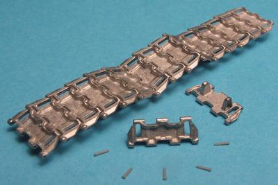 マスタークラブ MTL-35047 1/35 PT-76, BTR-50, ASU-85 稼働履帯&起動輪用履帯