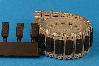 マスタークラブ MTL-35092 1/35 AMX-13 摩耗したラバーパッド用履帯