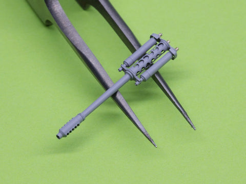 マスター AM-48-125 1/48 AH-64 アパッチの装備セット(M230(30mm)チェーンガンの砲身,ピトー管,およびテイルアンテナ)(レジン、エッチングパーツ、挽物パーツ)